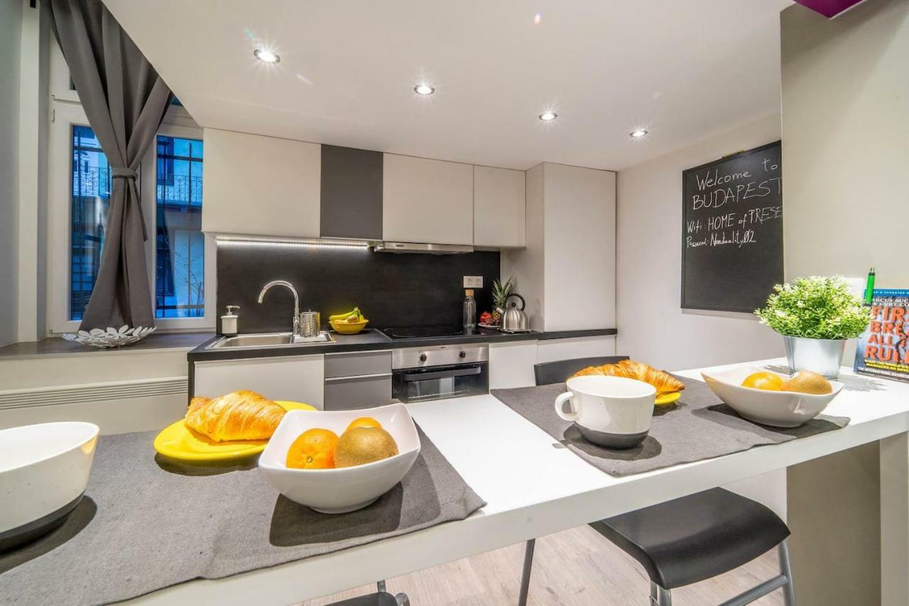 Cozy Downtown Studio Apartment Budapest Exterior photo